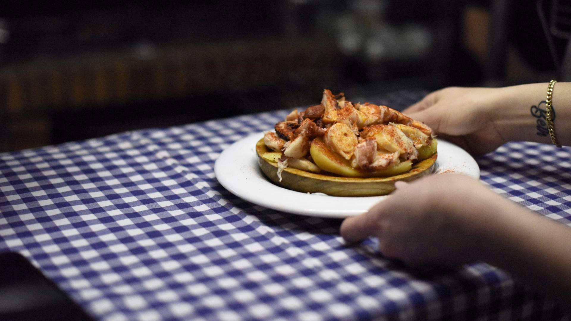 Casi tres décadas de guisos y buen ambiente en el rincón donde la gastronomía de toda la vida no entiende de prisas