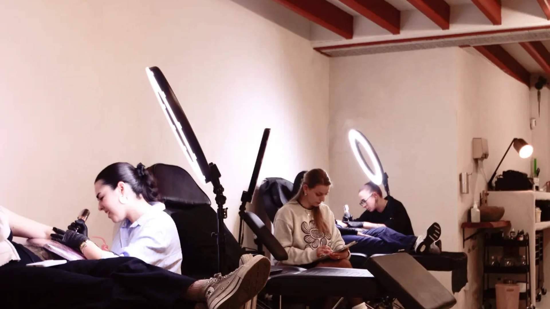 Tatuajes en Sevilla con sello propio; así trabaja la vanguardia de Uffizi Studio
