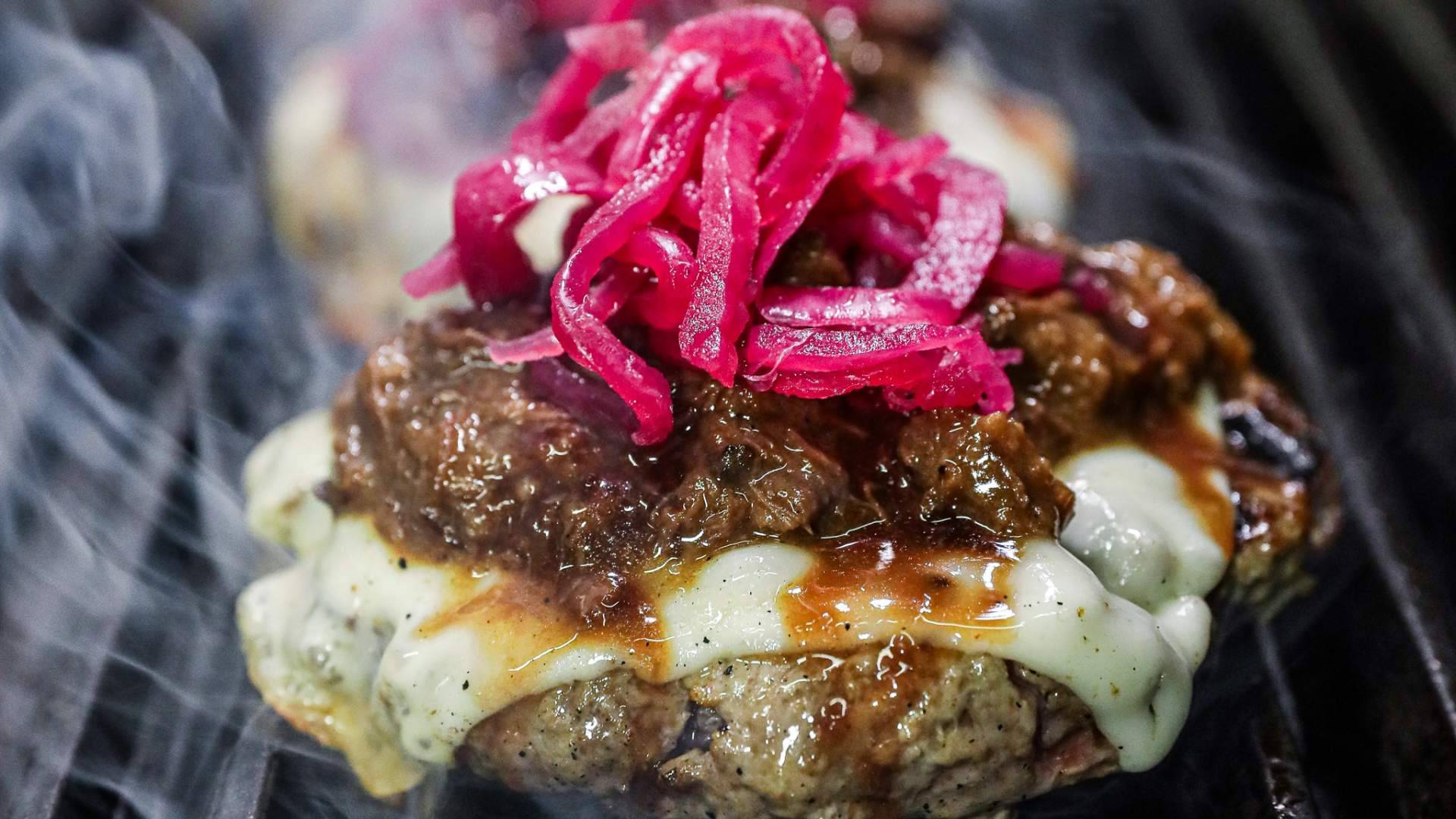La hamburguesería en Barcelona que apuesta por producto, creatividad y coherencia más allá del hype
