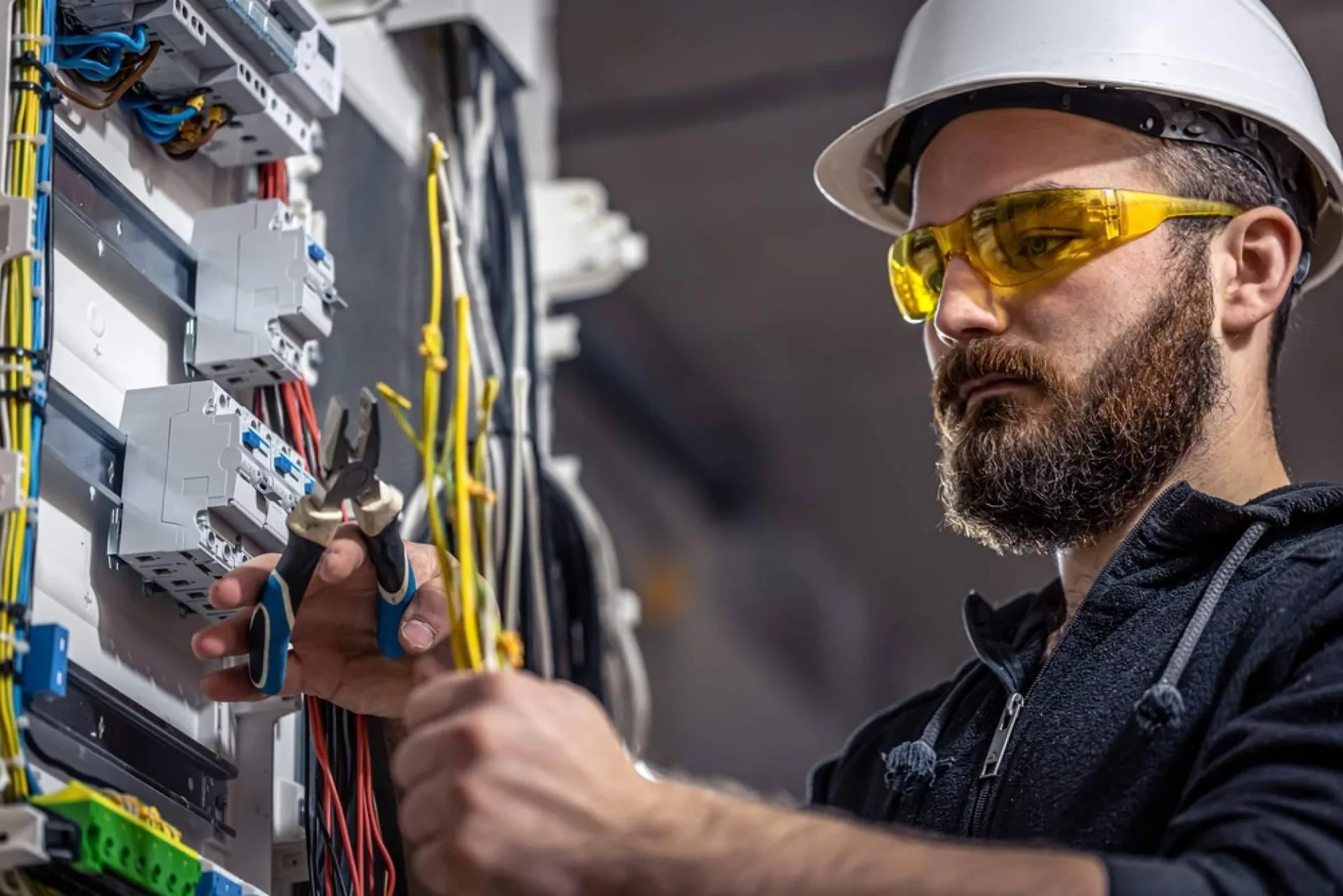 Soluciones González refuerza su actividad en servicios de fontanería y electricidad en la Costa del Sol