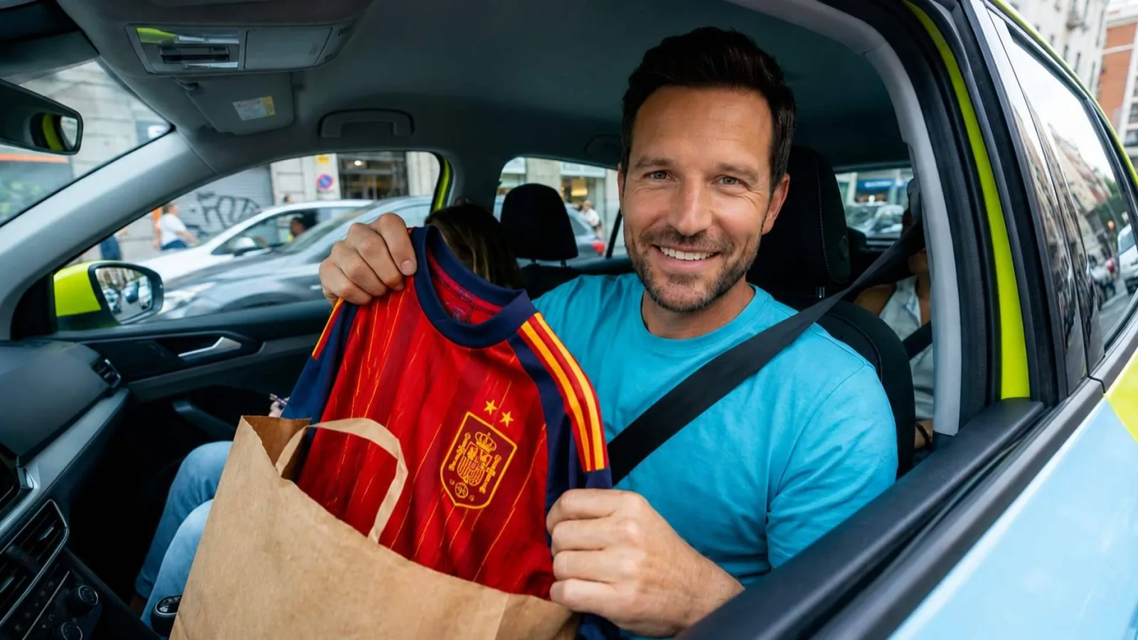Allianz Direct continua celebrando el Mundial de España sorteando camisetas oficiales de la Selección