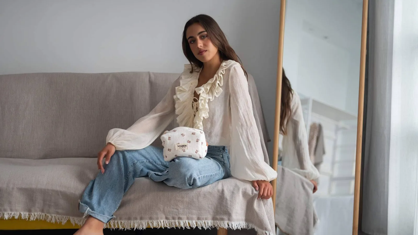 Pinzas, cepillos, coleteros y neceseres; así es la nuevalínea de accesorios de Wombox