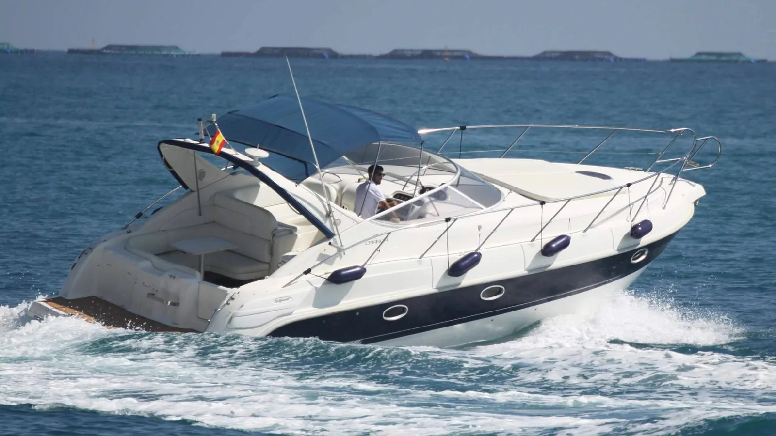 Marina Greenwich se prepara para el pico del verano náutico con la flota de uCharter