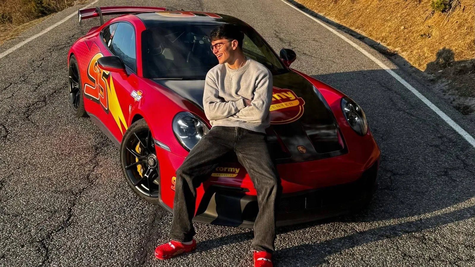 Spectral Club nació para compartir una pasión por los superdeportivos y acabó creando vínculos más allá del motor